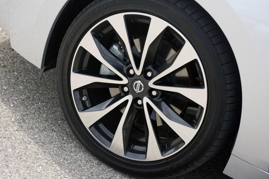 Колеса Nissan Maxima SR 2016 года  (NA) (фото 12 из 36)